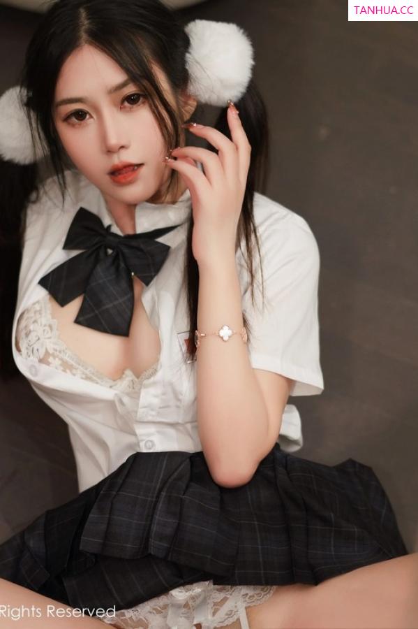 laura阿姣  [XiuRen]高清写真图 2023.03.10 No.6397 laura阿姣 短裙美臀第30张图片